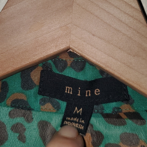 4/$25Green Tie Knot Sheer Cheetah Print Blouse Med - Picture 3 of 3